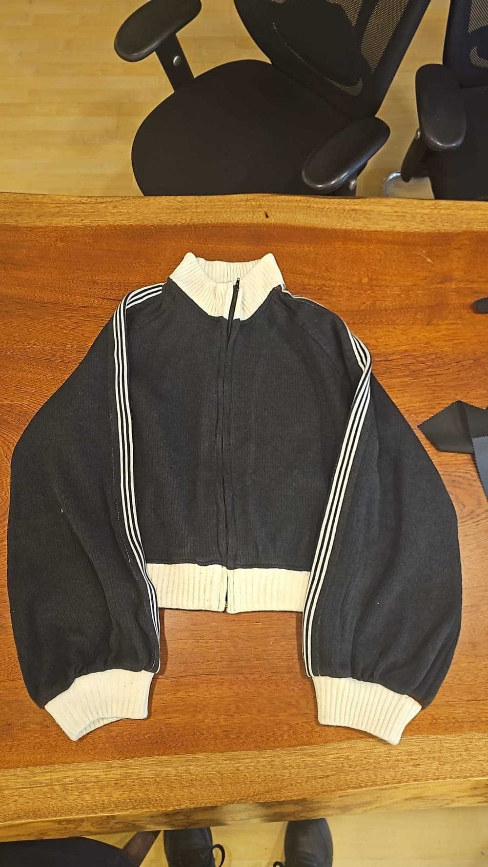 Cropped puffer sample, flat