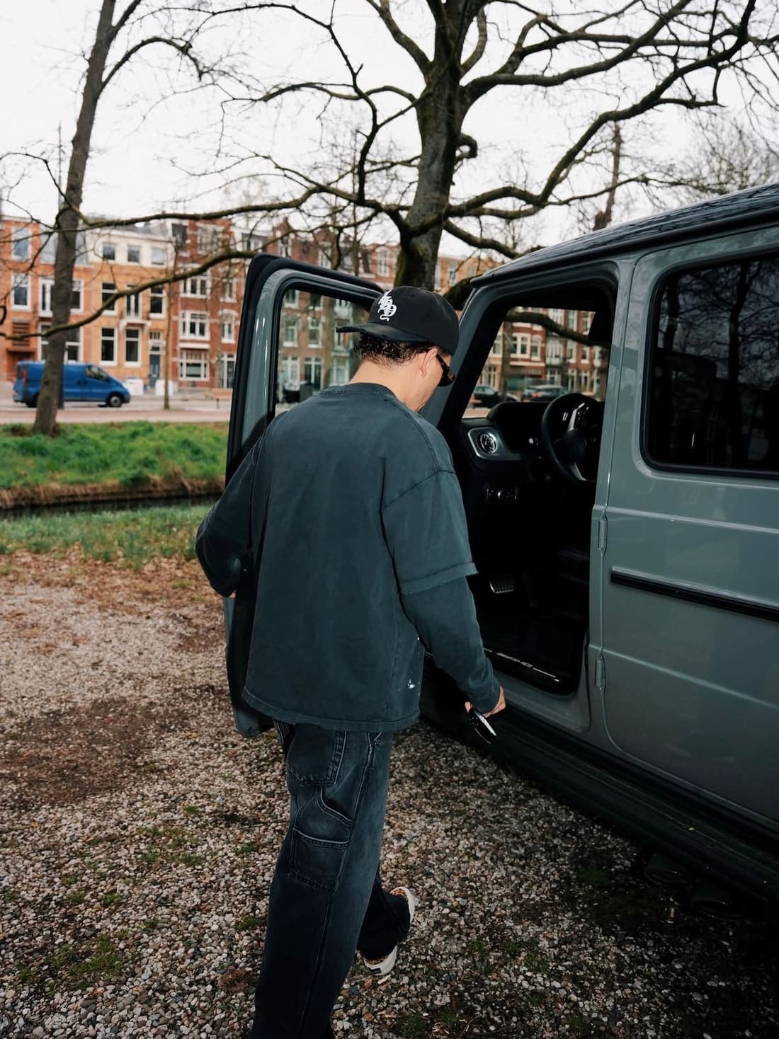 Collaboration: loading out at a van