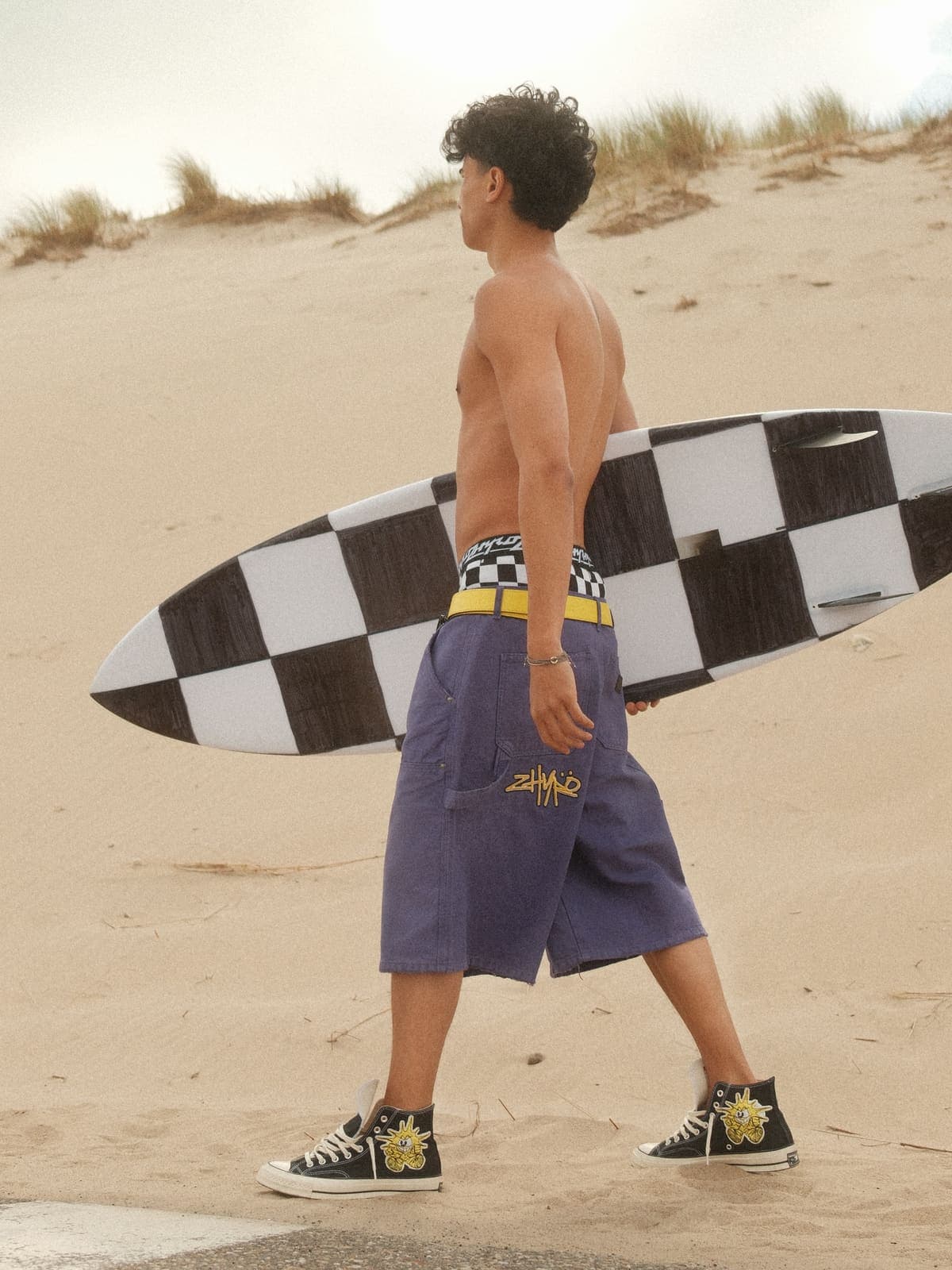 Organic post: board carried on the beach